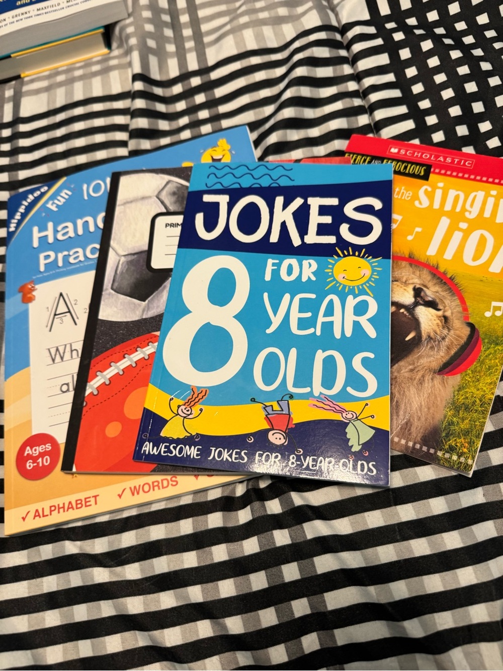 Kids Book Bundle Jokes for 8 Year Olds Handwriting Practice Leo Singing Lion - Picture 1 of 10